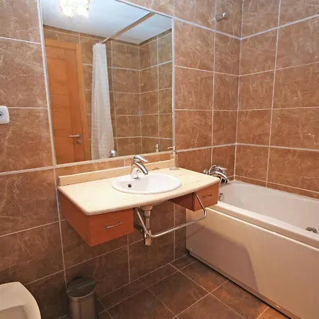 شقة In With Sauna إِستيبونا